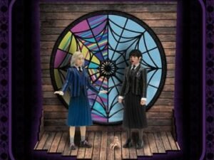 Mez17046 Wednesday 5 Points Figure Wednesday Enid Boxed Set 10 Cm