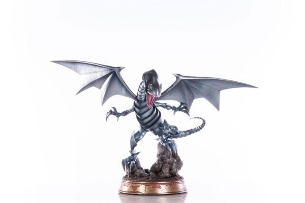 Yu Gi Oh Pvc Statue Blue Eyes White Dragon Silver Edition 35 Cm
